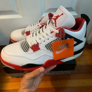 Jordan 4 Retro Fire Red (2020) SIZE 10.5